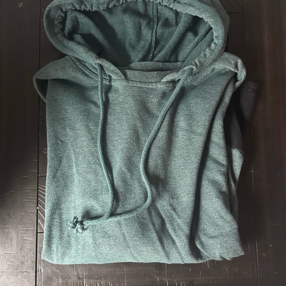 Green Hoodie with Patterned Pocket • Size XL - Picture 4 of 8